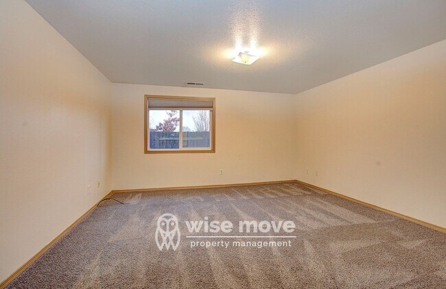 Building Photo - 809 SE 135th Ct