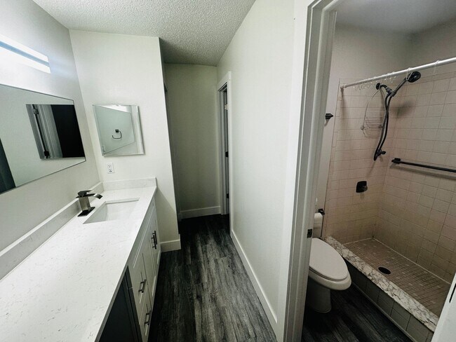 Building Photo - 3005 Wainwright Ct