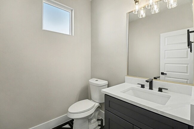 Building Photo - 5000 Higgins St