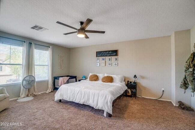 Building Photo - 5 bed - 3 bath in Litchfield with Pool!
