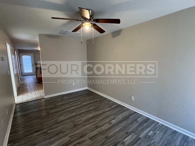 Building Photo - Lovely 3-bedroom 2-bath Apartment