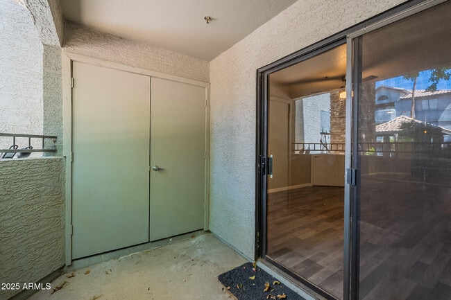 Building Photo - 2025 E Campbell Ave