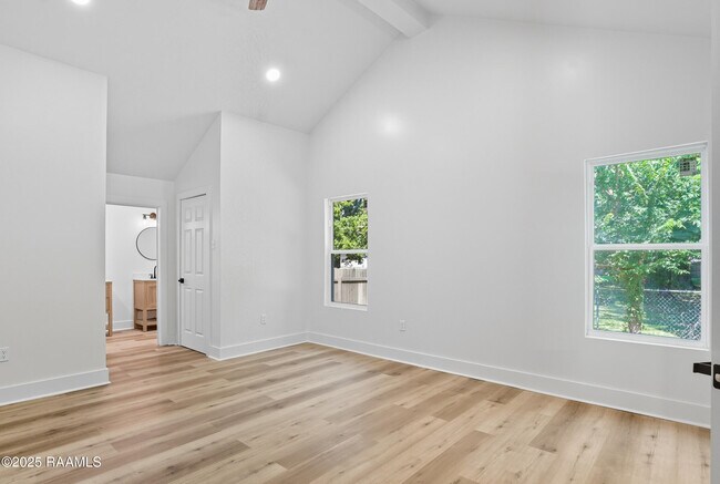 Building Photo - 514 Voorhies St