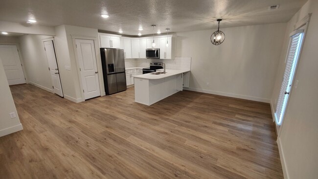 Building Photo - West Haven 3 bedroom Townhome for Rent!