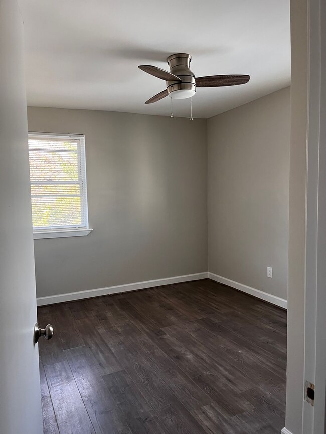 Building Photo - NEWLY AVAILABLE - RENOVATED 2 BR UNIT IN T...