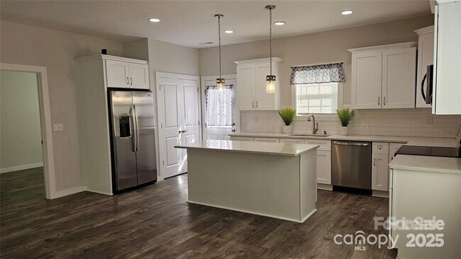 Building Photo - 1124 Clouse St