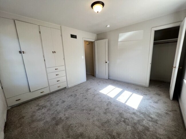 Building Photo - 1622 W Spaulding St