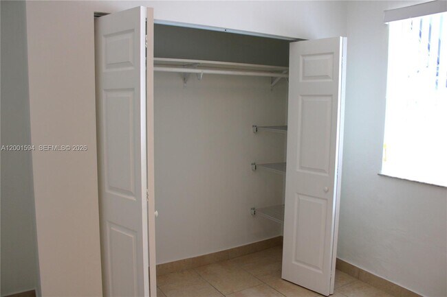 Building Photo - 2253 SW 10th St