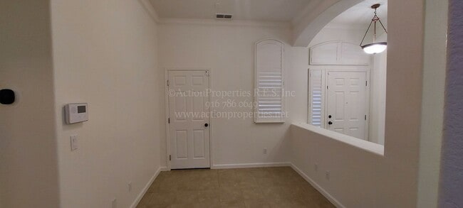 Building Photo - Rocklin  Highland Park  3 bedroom 2 bathroom, Great Room Floor Plan with Tile Flooring,  Fenced Yard