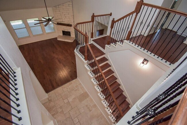 Building Photo - 16915 Locust Springs Dr