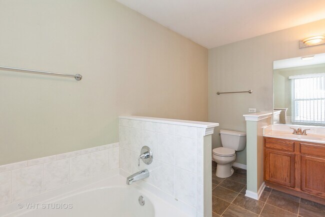 Building Photo - 14712 Independence Dr