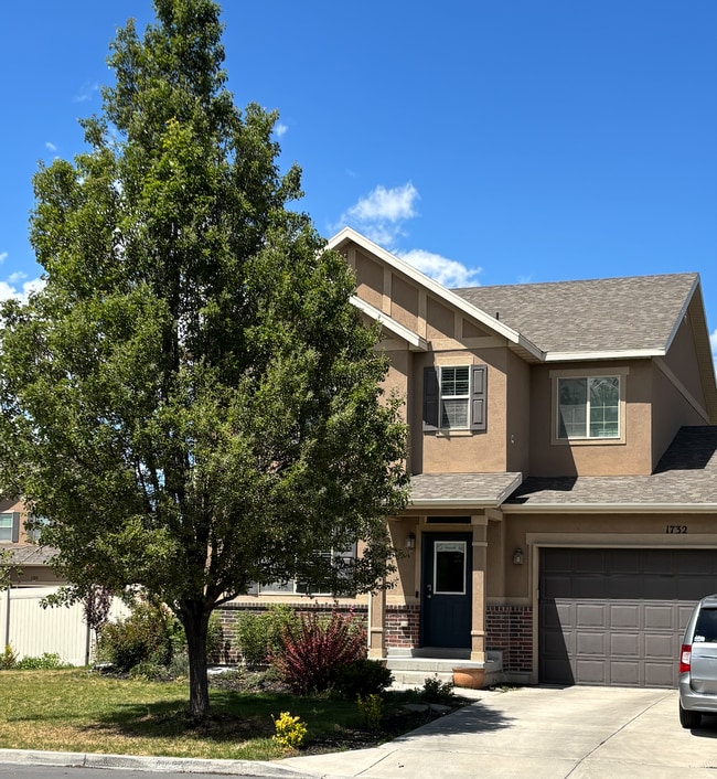Building Photo - 1732 W Grays Dr