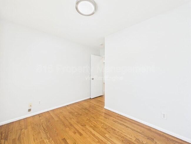 Building Photo - 7800 E 91 St