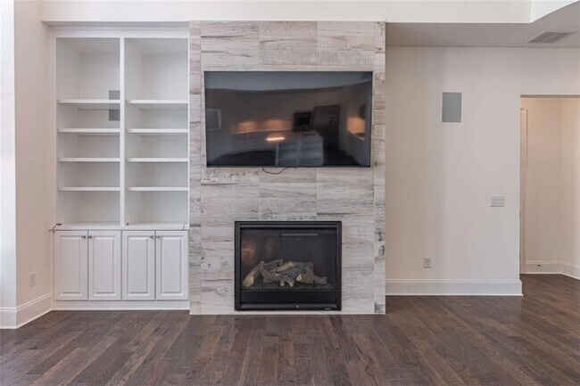 Building Photo - 829 Adler Ct