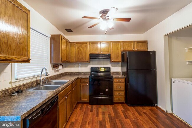 Building Photo - 3935 Wintergreen Pl