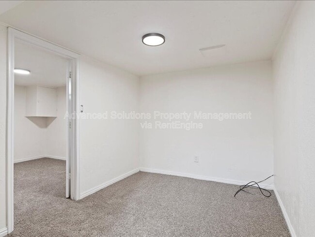 Building Photo - 1150 Simondi Ave