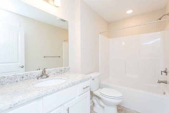 Building Photo - Spacious Luxury Townhome! Outstanding Location!