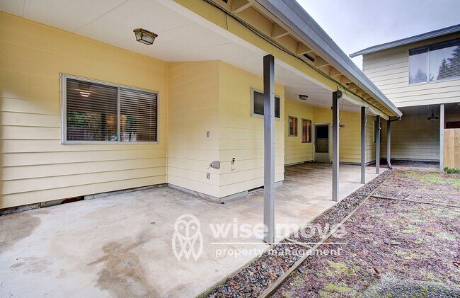 Building Photo - Mid-Mod on Missoula- Big Backyard!