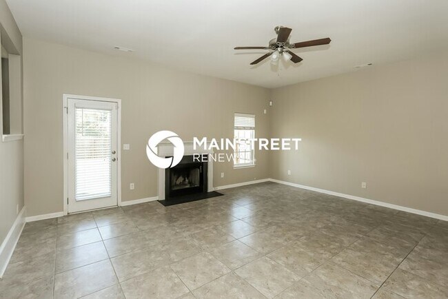 Building Photo - 4 Bedroom Pet-Friendly Home in Charlotte, NC with Main Street Renewal