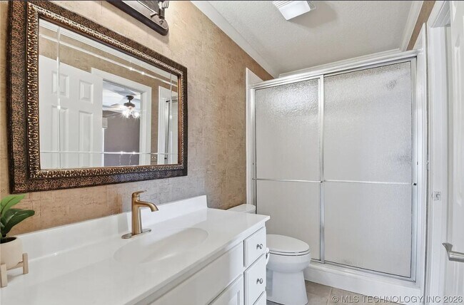 Building Photo - Exquisite custom home with high end finishes located in the gated community of Maple Ridge Village