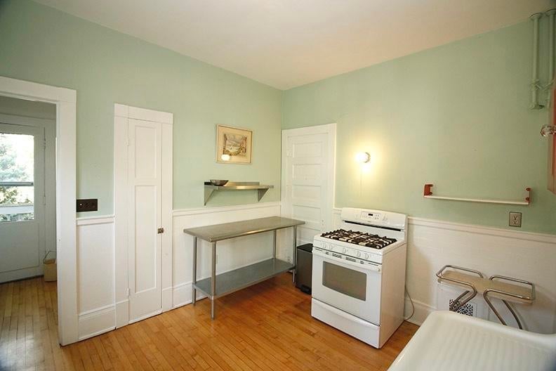 Building Photo - 2719 E Hartford Ave