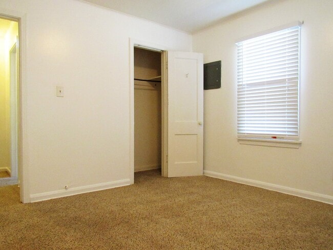 Building Photo - 111 E Marshall Dr