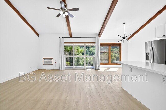 Building Photo - 2079 Ascot Dr