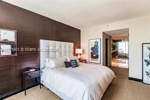 Building Photo - 300 S Pointe Dr