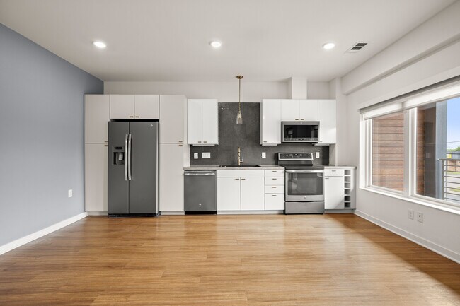 Building Photo - 4361 S Congress Ave