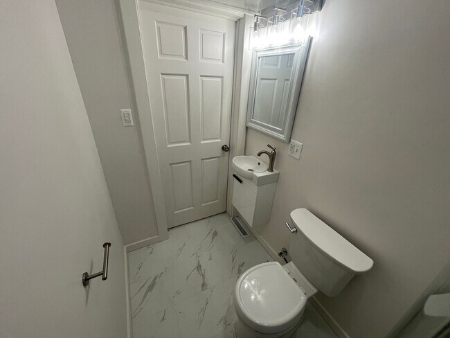 Building Photo - 2035-2037 N Buffum St