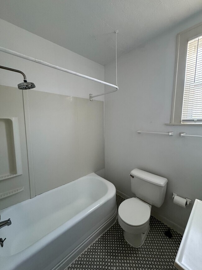 Building Photo - 28W579 Stafford Pl