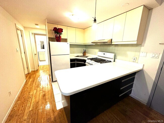 Building Photo - 132-03 Sanford Ave