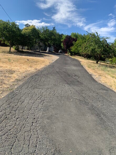 Building Photo - 9080 Santa Lucia Rd