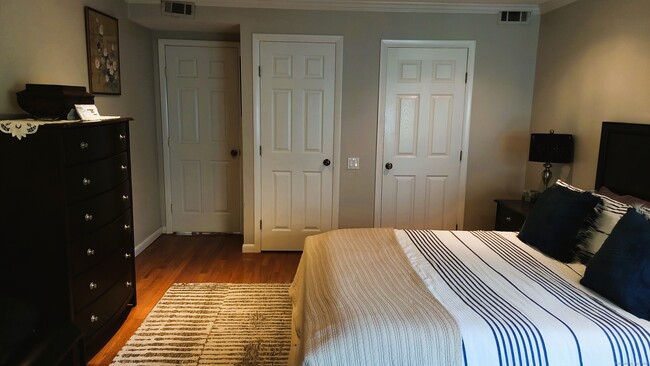 Building Photo - 2 Cypress Ln