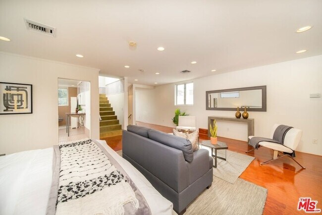 Building Photo - 46 Rose Ave