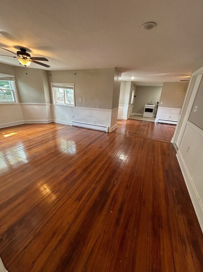 Building Photo - Nicely renovated 3 bed 2 bath near Tenean Beach!