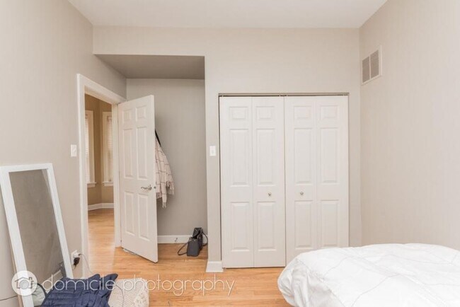 Building Photo - 2 bedroom in Chicago IL 60657