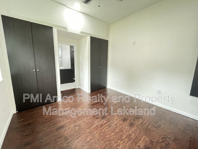 Building Photo - 1127 Afton St