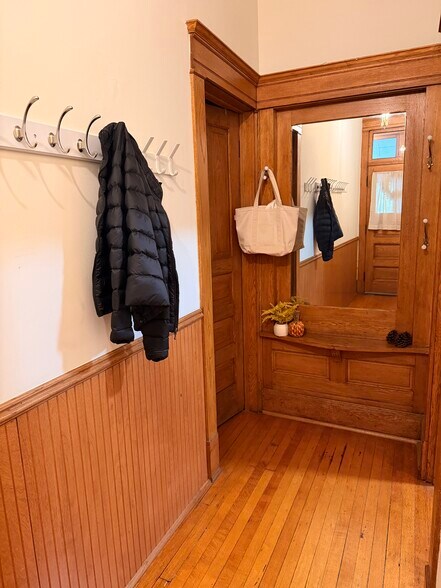 Building Photo - 1037 N Damen Ave