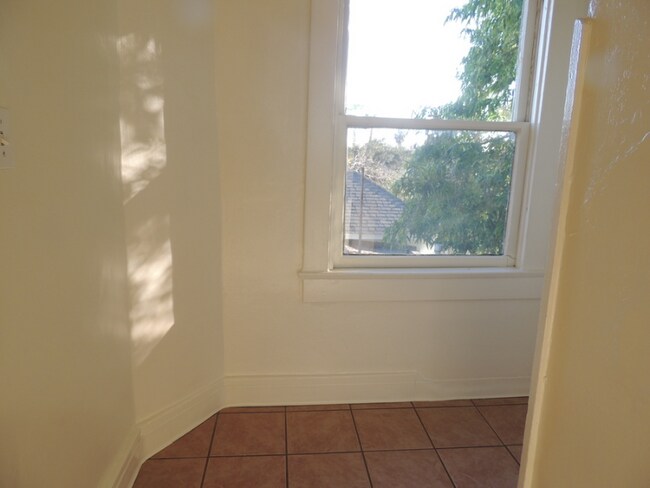 Building Photo - 532 21st St