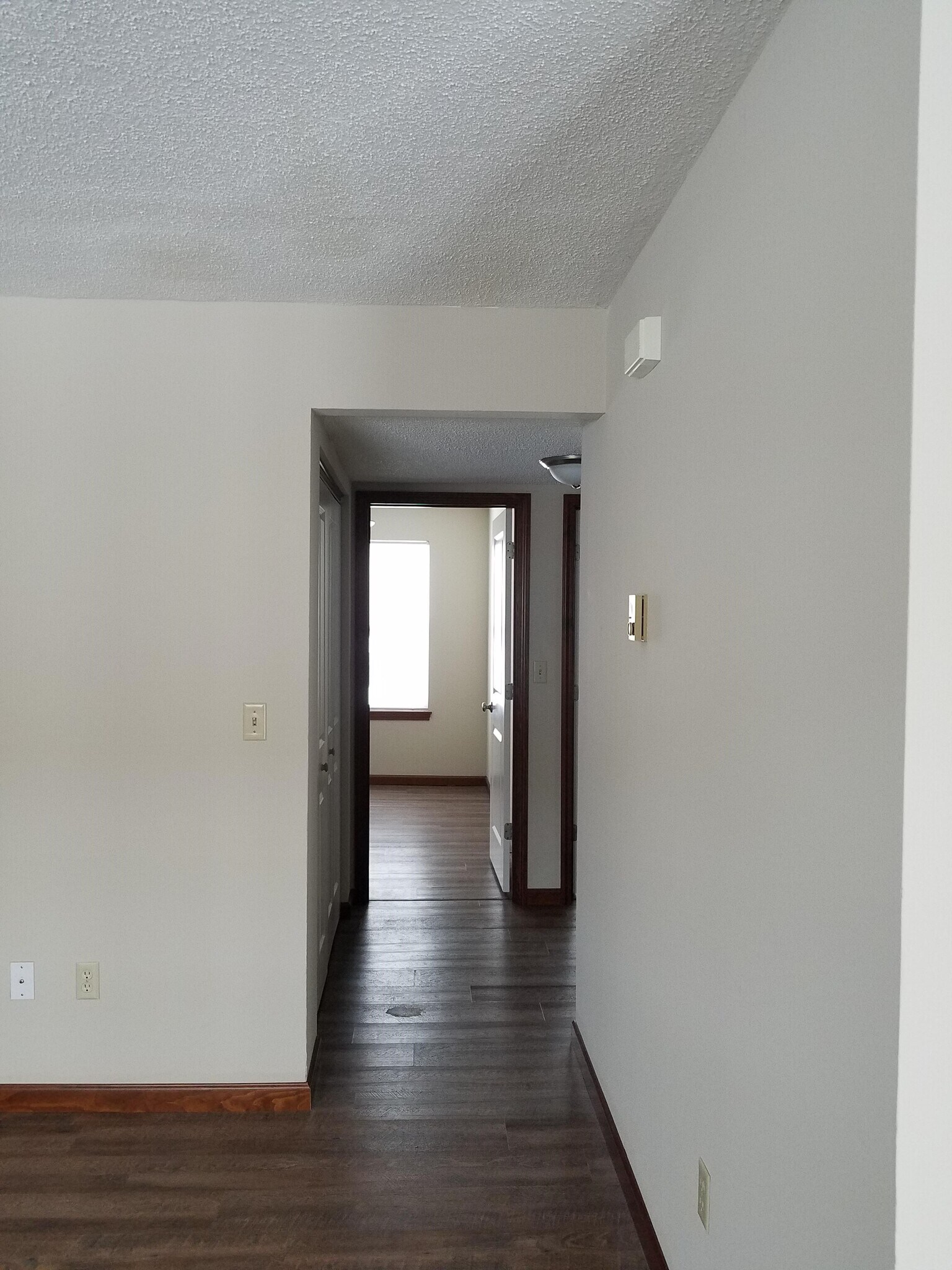 Building Photo - 9 Cherry Tree Ln