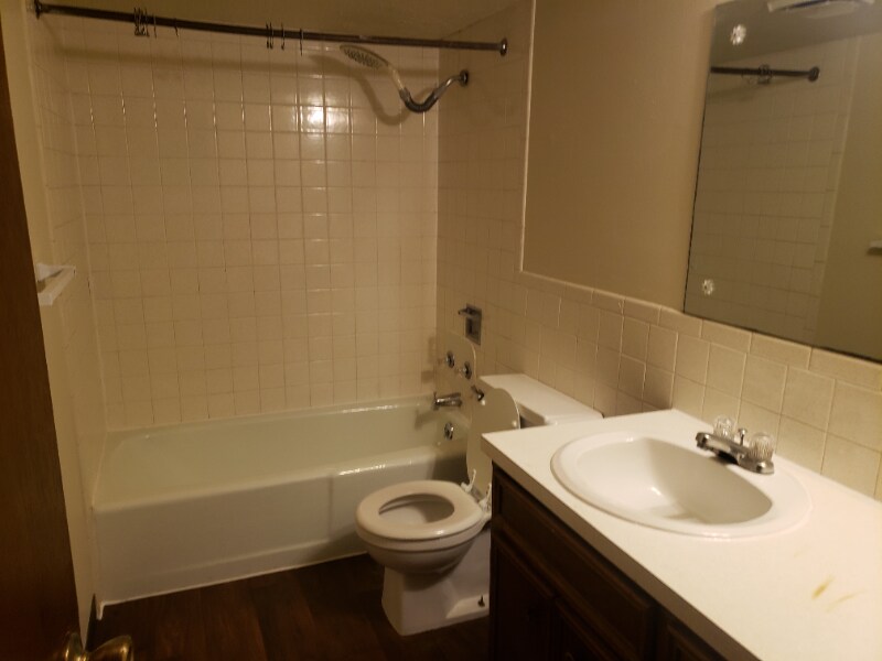 Building Photo - 3117 S Pinecrest St