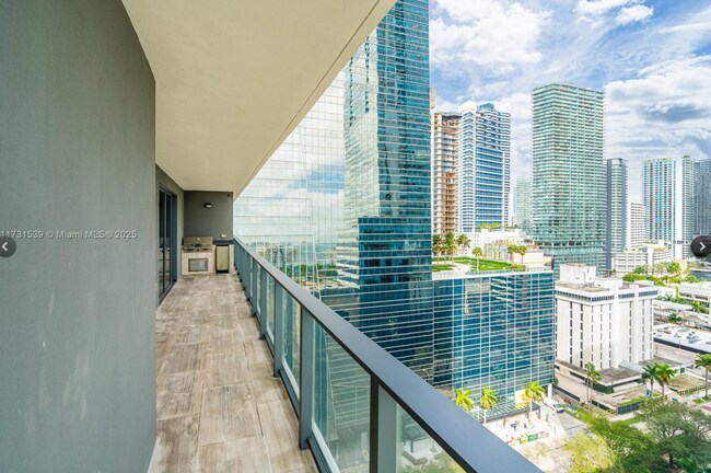 Building Photo - 1451 Brickell Ave