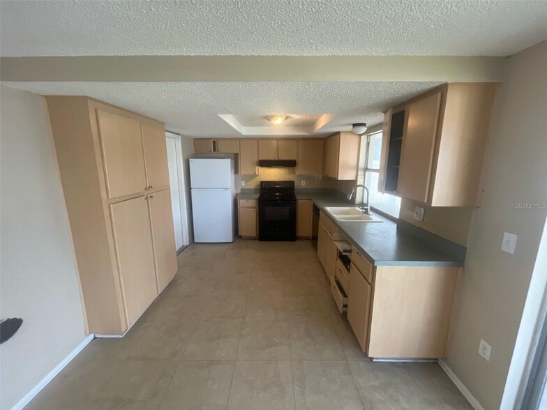 Building Photo - 6646 Albemarle Pkwy