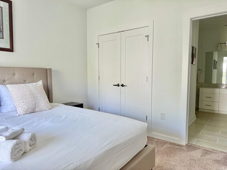 Building Photo - 525 Parkway Dr NE