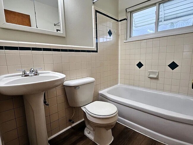 Building Photo - Freshly Transformed 3 Bed Home with Modern Upgrades!