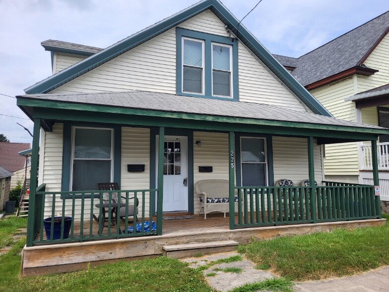 Primary Photo - 225 Marlborough Rd