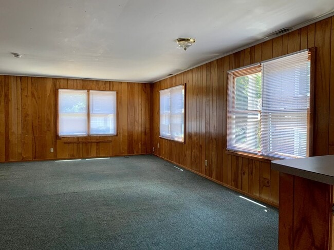 Building Photo - 608 Willard Pl