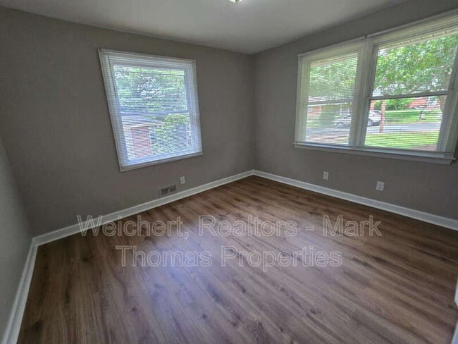 Building Photo - 1116 Delano St