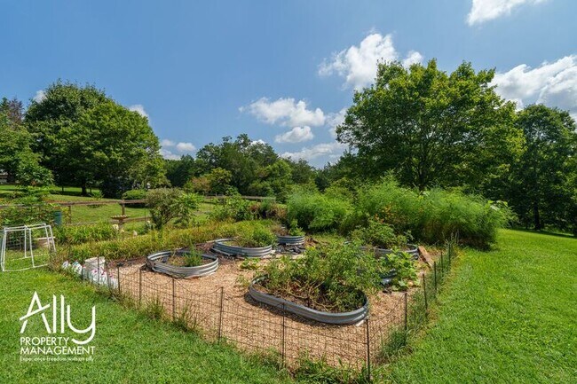 Building Photo - 2733 Southern Hills Ct